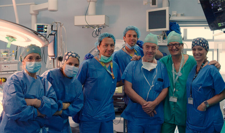 Equipo de la Unidad de Cirugía Cardiovascular del Reina Sofía, que de forma conjunta con la Unidad de Electrofisiología ha llevado a cabo este avance.