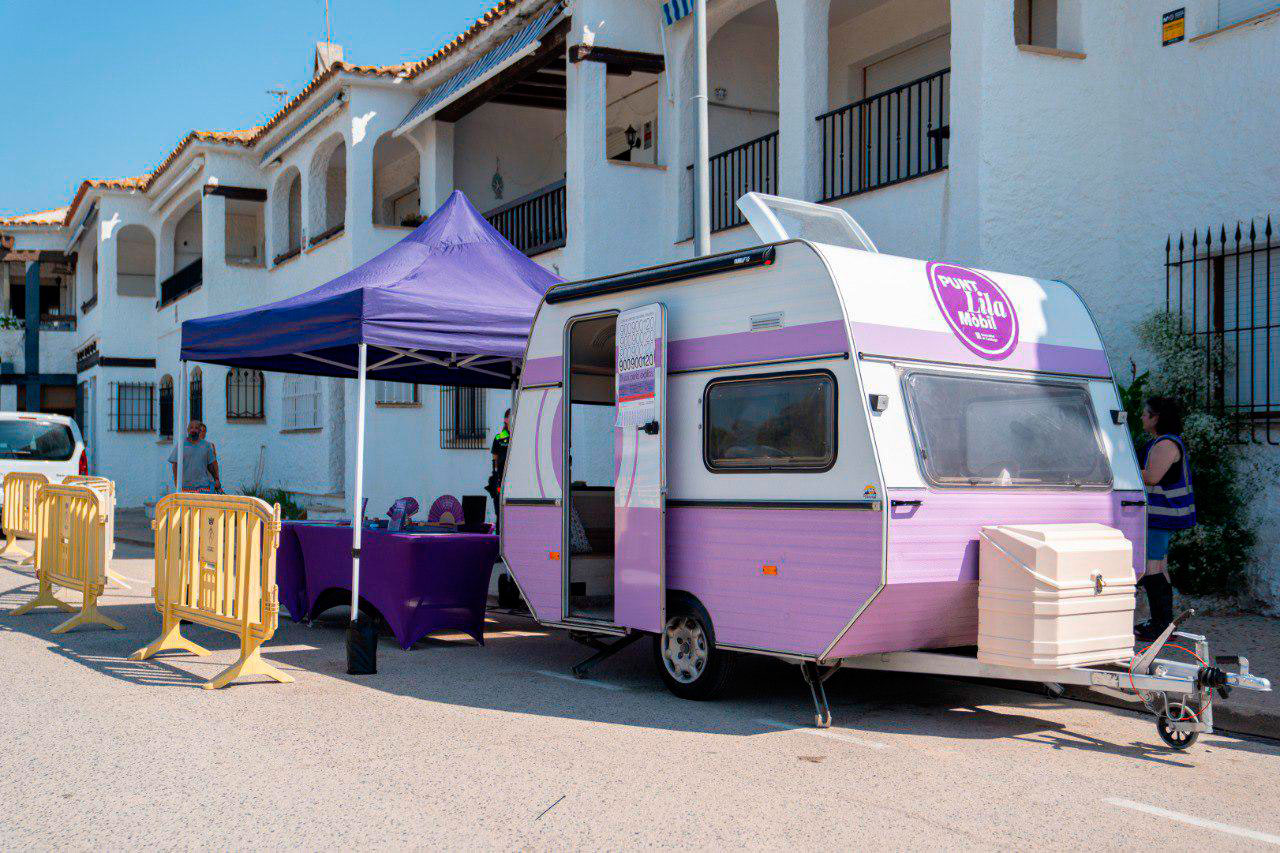 El Punt Lila Móvil atiende a cerca de 2.000 personas en un evento de sensibilización social