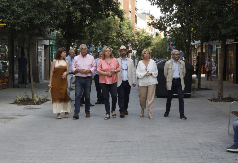 Carabanchel presenta la nueva calle de la Laguna tras finalizar las obras de peatonalización