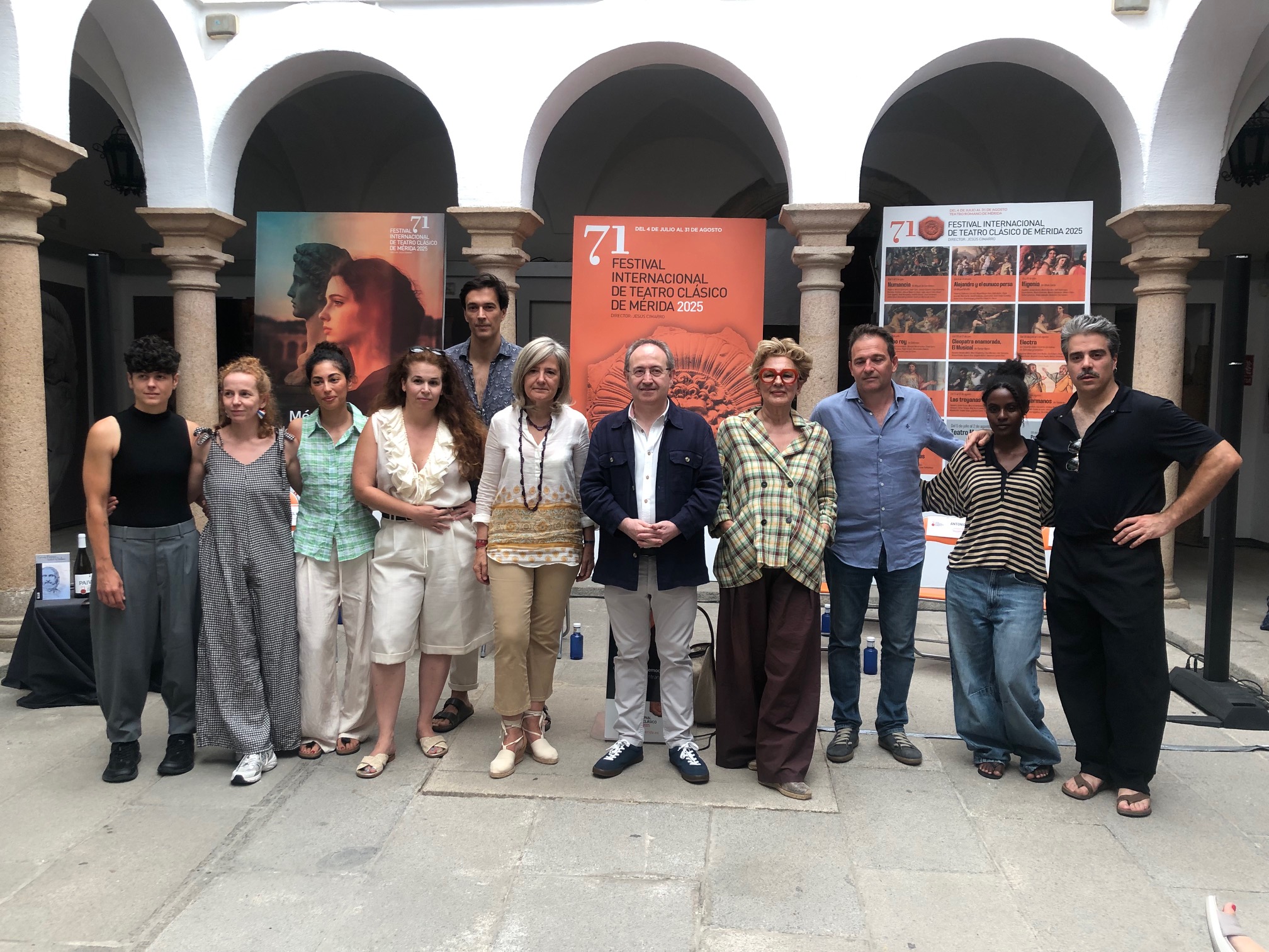 Las troyanas se presenta en el Festival de Mérida, explorando el dolor y la barbarie humana.