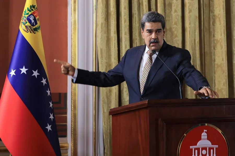Maduro denuncia que EE.UU. intenta un "cambio de régimen" de forma "terrorista