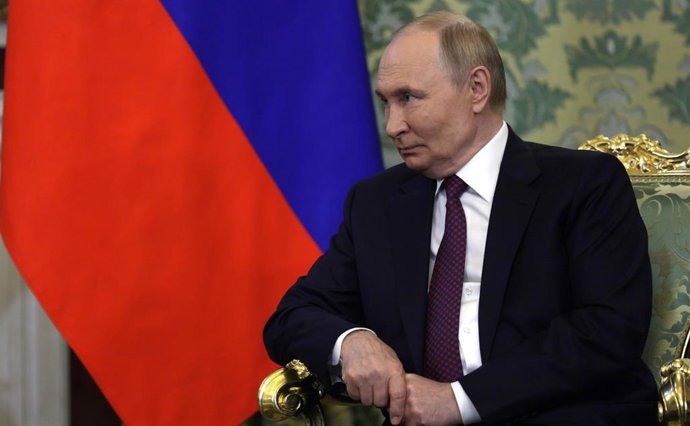 El presidente ruso, Vladimir Putin, en un encuentro en Mosc&uacute; con el presidente de Laos, Thongloun Sisoulith.