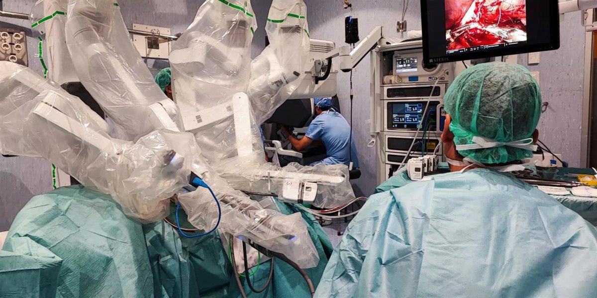 El Hospital Josep Trueta de Girona introduce cirugía robótica para pacientes menores.
