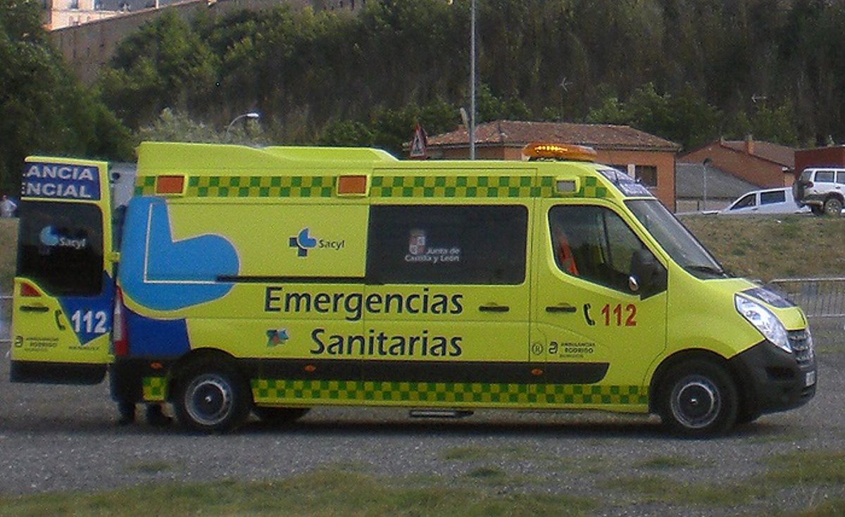 Fallece un hombre tras volcar su coche en Nava de Arévalo, Ávila, en un trágico accidente.