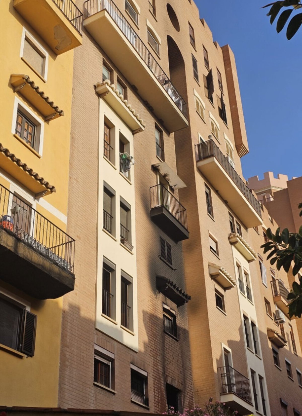 Extinguido el incendio en una vivienda de Port Saplaya que llevó a evacuar a los vecinos afectados