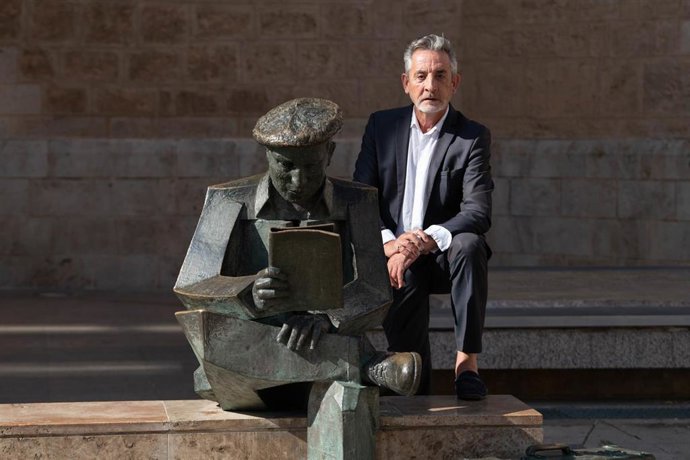 El alcalde de Valdepe&ntilde;as, Jes&uacute;s Mart&iacute;n, posa para Europa Press, a 29 de julio de 2025, en Valdepe&ntilde;as, Ciudad Real, Castilla-La Mancha (Espa&ntilde;a). El que ha sido alcalde de Valdepe&ntilde;as durante seis legislaturas, Jes&uacute;s Mart&iacute;n, ha decidido que no se presentar&aacute;
