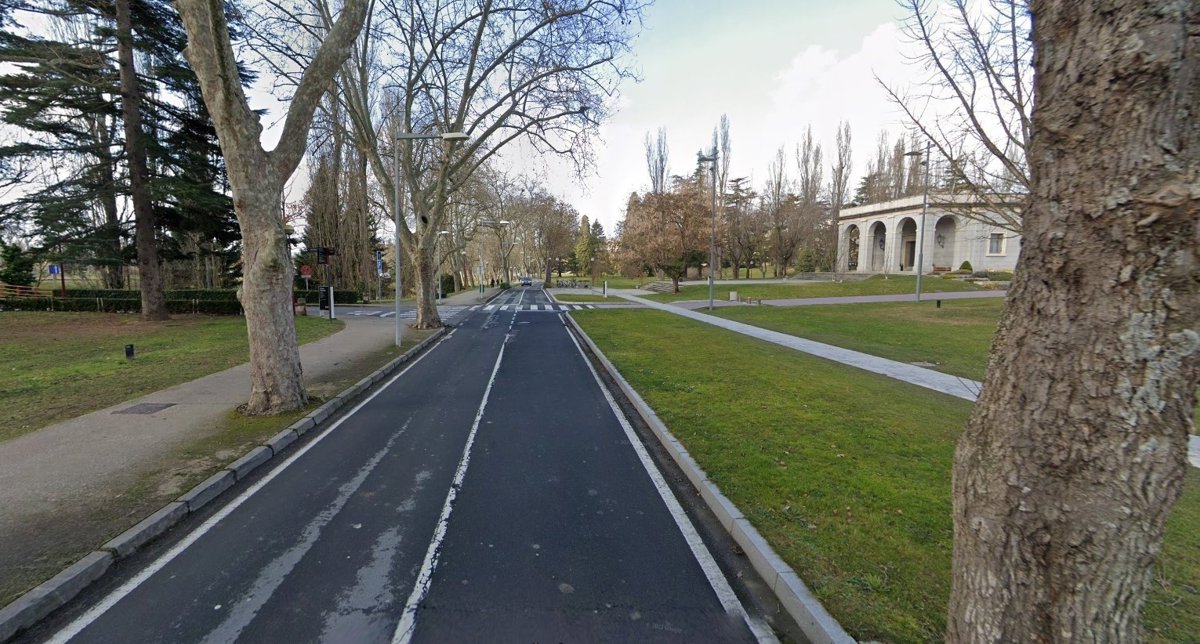 Cierran la carretera del campus de la Universidad de Navarra por el aumento de accidentes