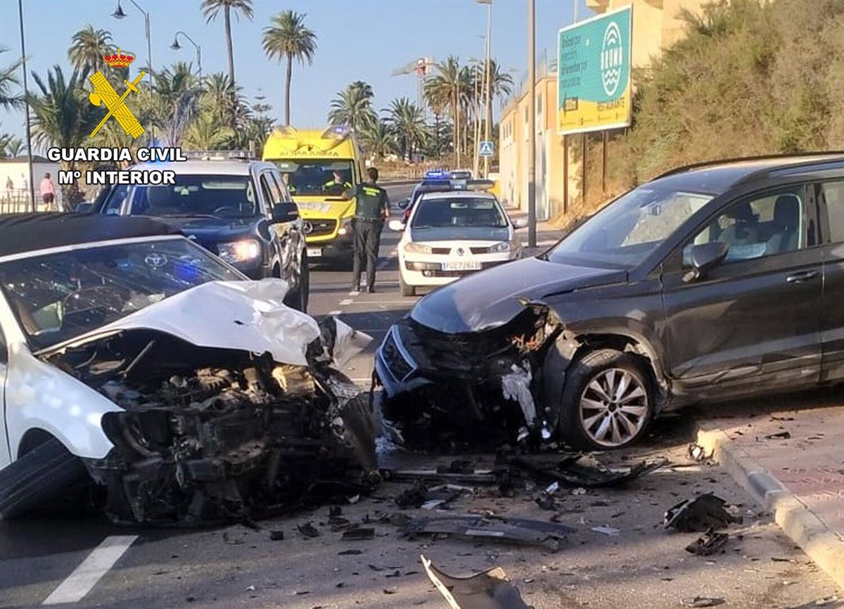 Un hombre bajo los efectos de drogas y alcohol roba coches, agrediendo a varias personas en