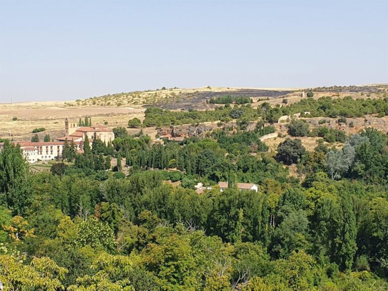 El Ayuntamiento de Segovia solicita apoyo del helicóptero de la Junta para extinguir un incendio