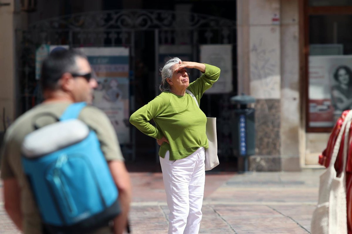 El Gobierno de Canarias recomienda precaución ante una ola de calor que podría superar los 40º