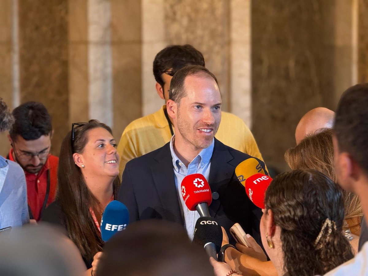 Juan Fernández (PP) califica de "timo" el primer año de Illa al frente del Govern