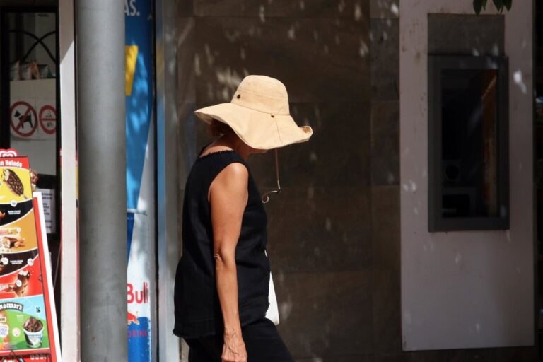 La ola de calor provoca en Canarias noches con temperaturas locales que superan los 25º