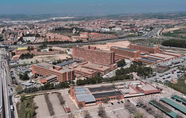 Un hombre de 44 años ha sido ingresado tras caer desde seis metros en Torrejón del Rey