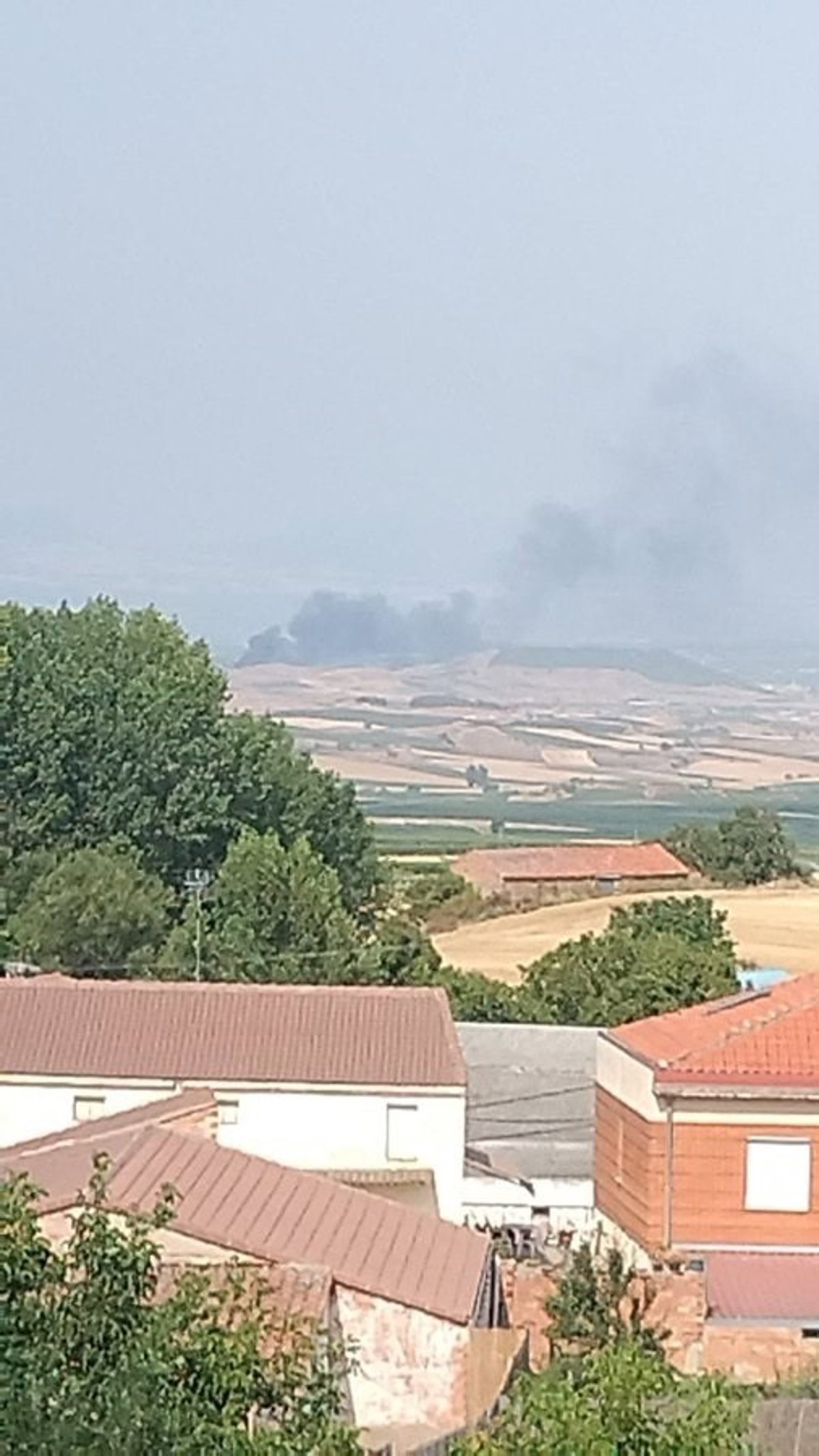 Incendio en el vertedero de Nájera ha sido controlado y se trabaja en la recuperación de la zona