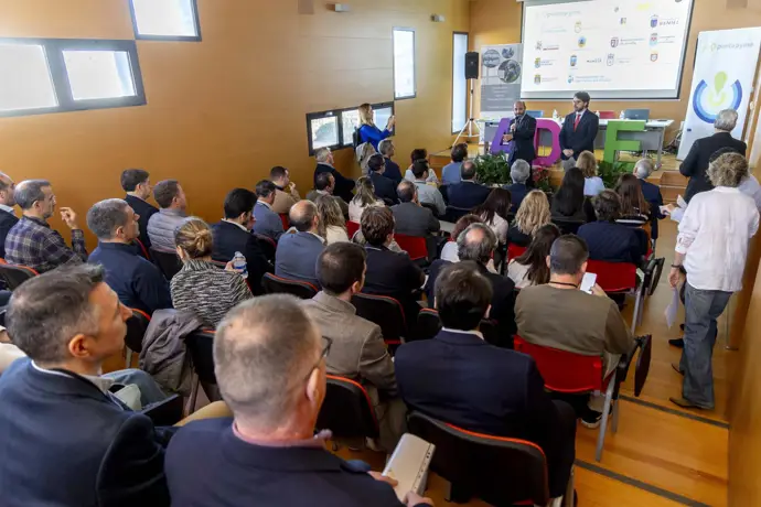 La comunidad brinda atención individualizada a más de mil emprendedores mediante colaboración