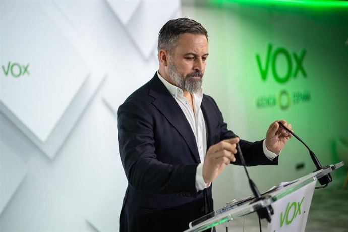 El presidente de VOX, Santiago Abascal, durante una rueda de prensa, en la sede VOX, a 14 de julio de 2025, en Madrid (Espa&ntilde;a).