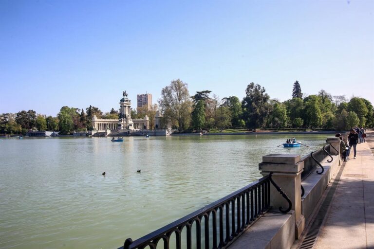 El Retiro y otros parques tendrán zonas habilitadas desde las 18 horas por condiciones adversas
