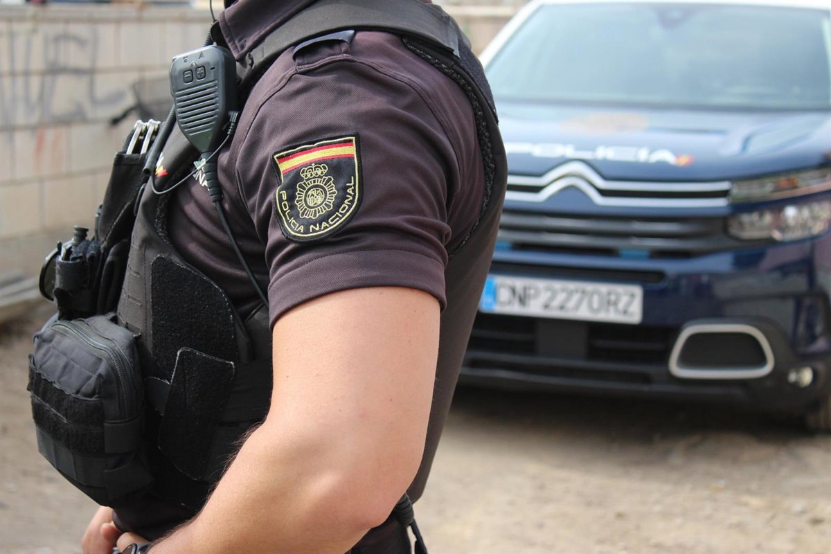 Detenido el portero de un local en la Marina de València por agredir a un joven; Compromís