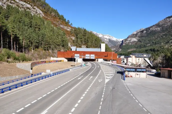 Transportes adjudica un contrato de 28 millones para la conservación del túnel de Somport y