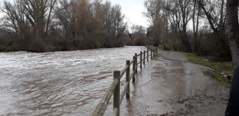 La CHE alerta sobre crecidas repentinas en ríos y barrancos debido a las fuertes lluvias anunciadas