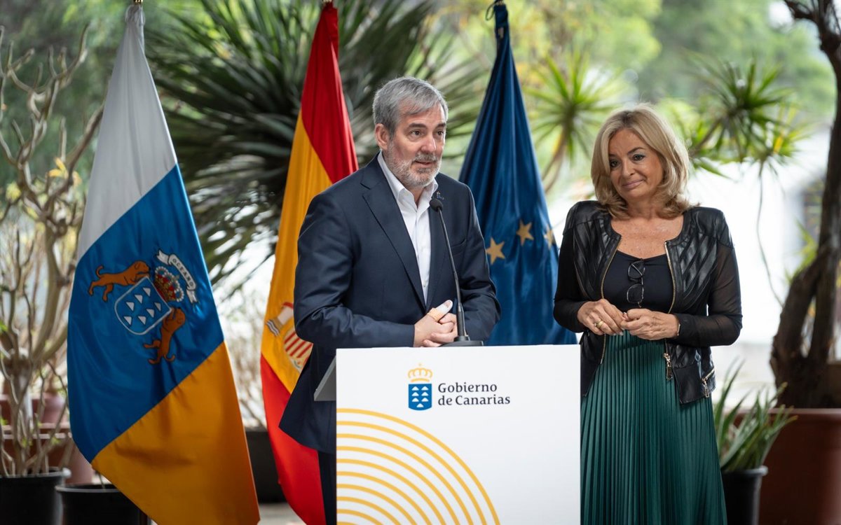 Clavijo celebra la reactivación de los traslados de menores migrantes a la Península, aunque su