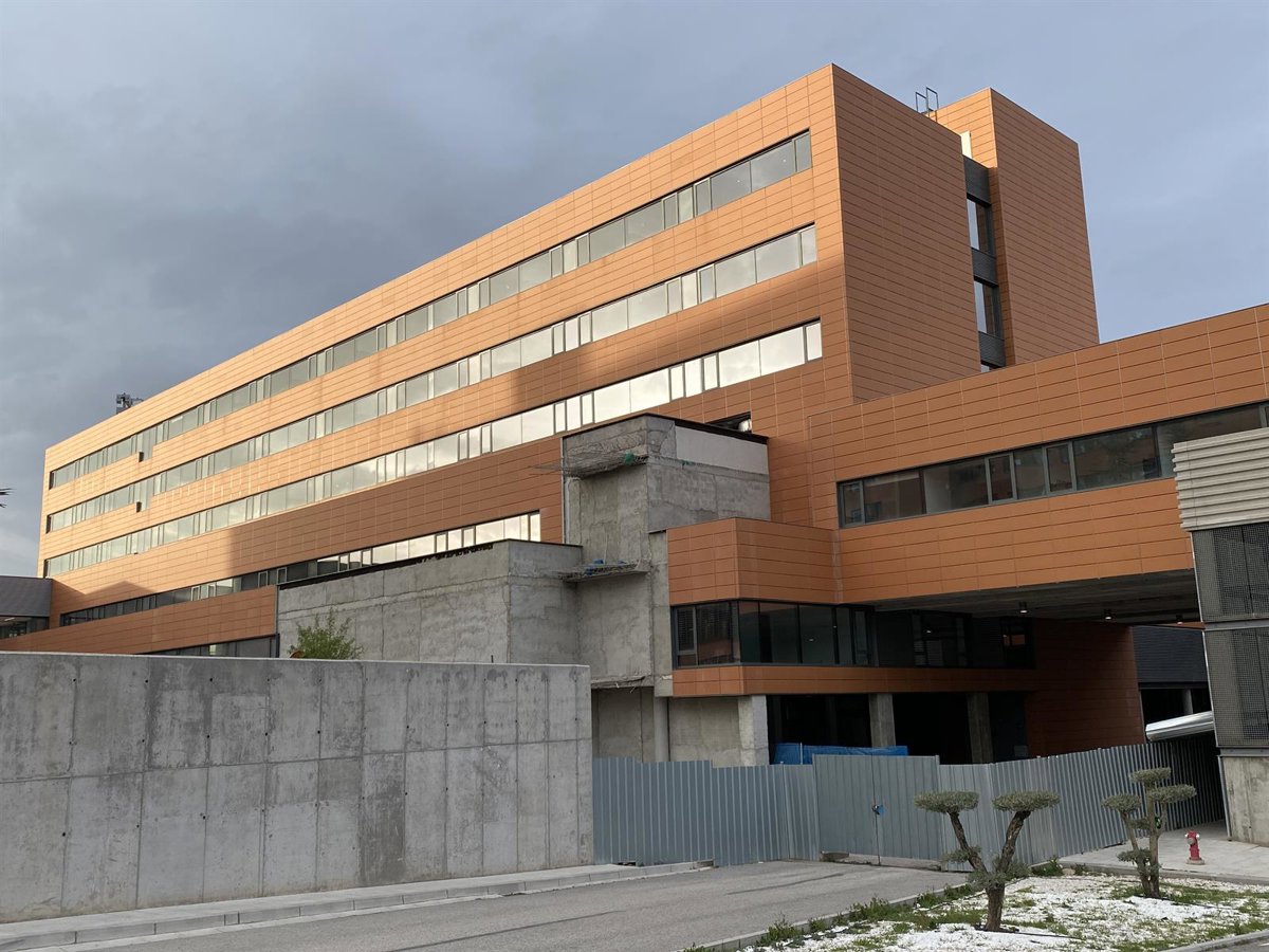 Dos personas resultan gravemente heridas tras caer en parapente en una zona de difícil acceso en