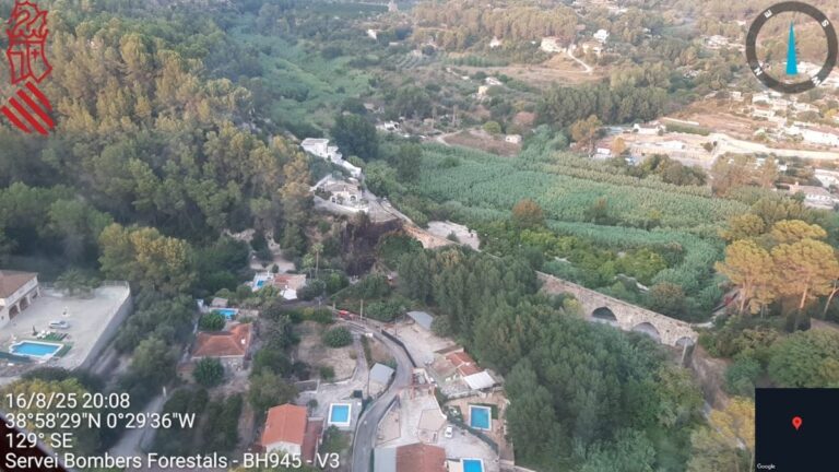 Controlado el incendio que llevó al desalojo de varios chalés en Xàtiva, Gandia activa un