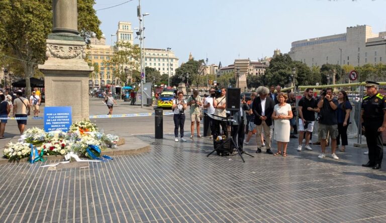 Acvot y Plataforma 17A recuerdan en Barcelona los 8 años de los atentados en La Rambla