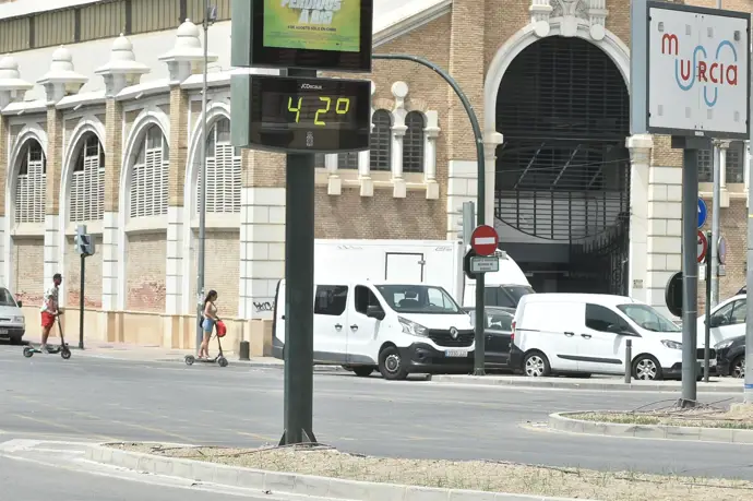 El suroeste de Alicante está en alerta roja por calor de hasta 42º y las tormentas regresan al