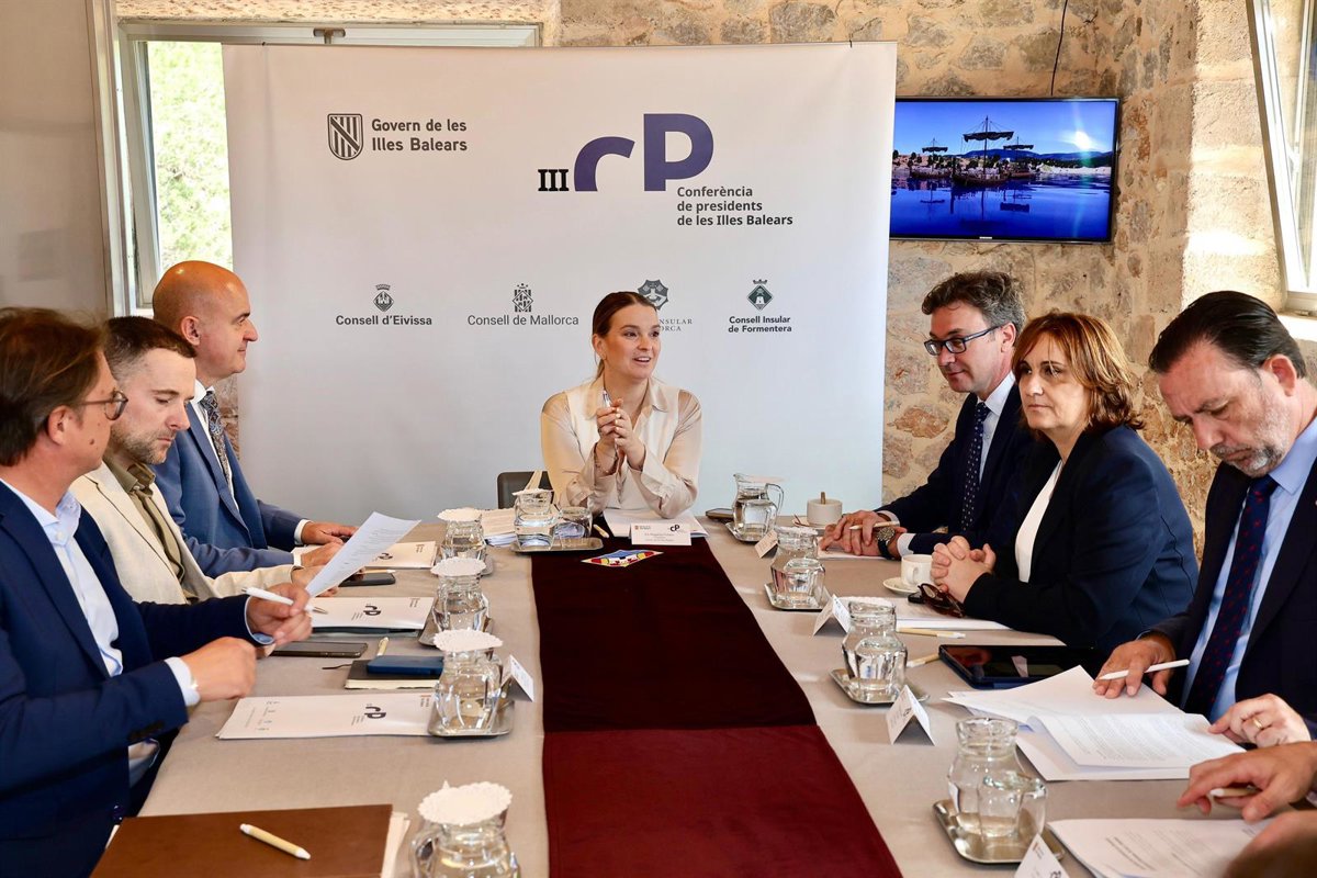 Prohens se reunirá el jueves con los cuatro consells insulares para tratar la llegada de migrantes