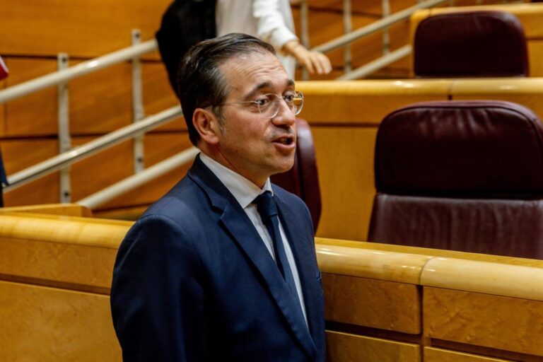 Albares expresa a Armenia y Azerbaiyán el compromiso de España de apoyar el acuerdo de paz