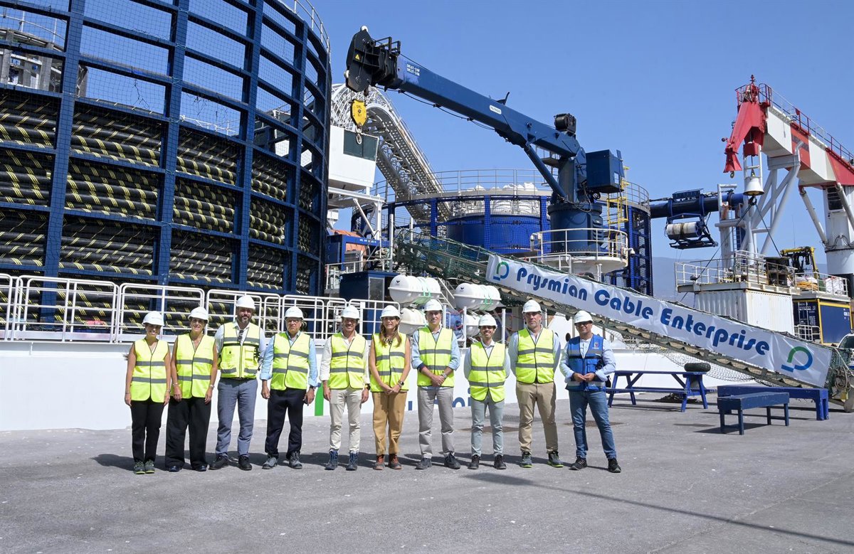 El buque Cable Enterprise llega a Granadilla para el tendido del cable submarino entre Tenerife y