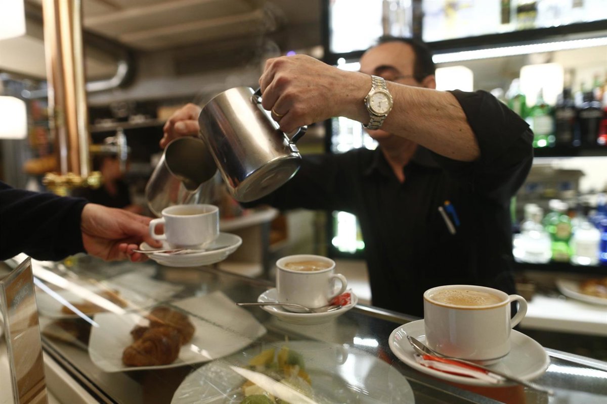 El turismo dio empleo a 321.300 personas en 2024 y constituyó el 12% del sector empresarial andaluz
