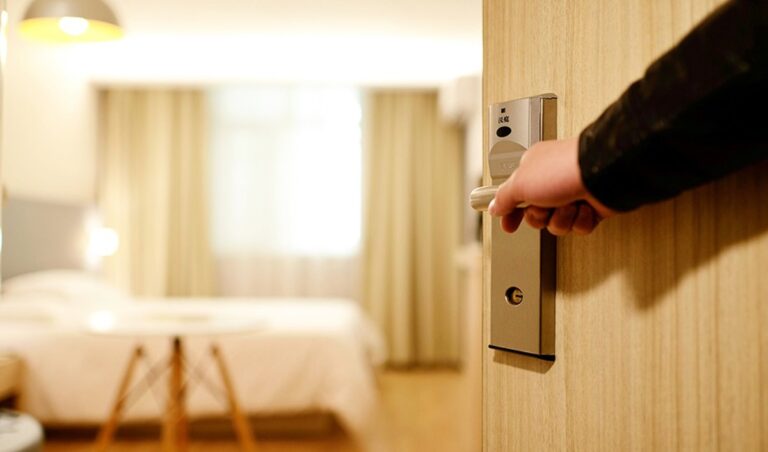 Las pernoctaciones en hoteles de Andalucía aumentaron un 3,9% en julio, alcanzando los 6,8 millones