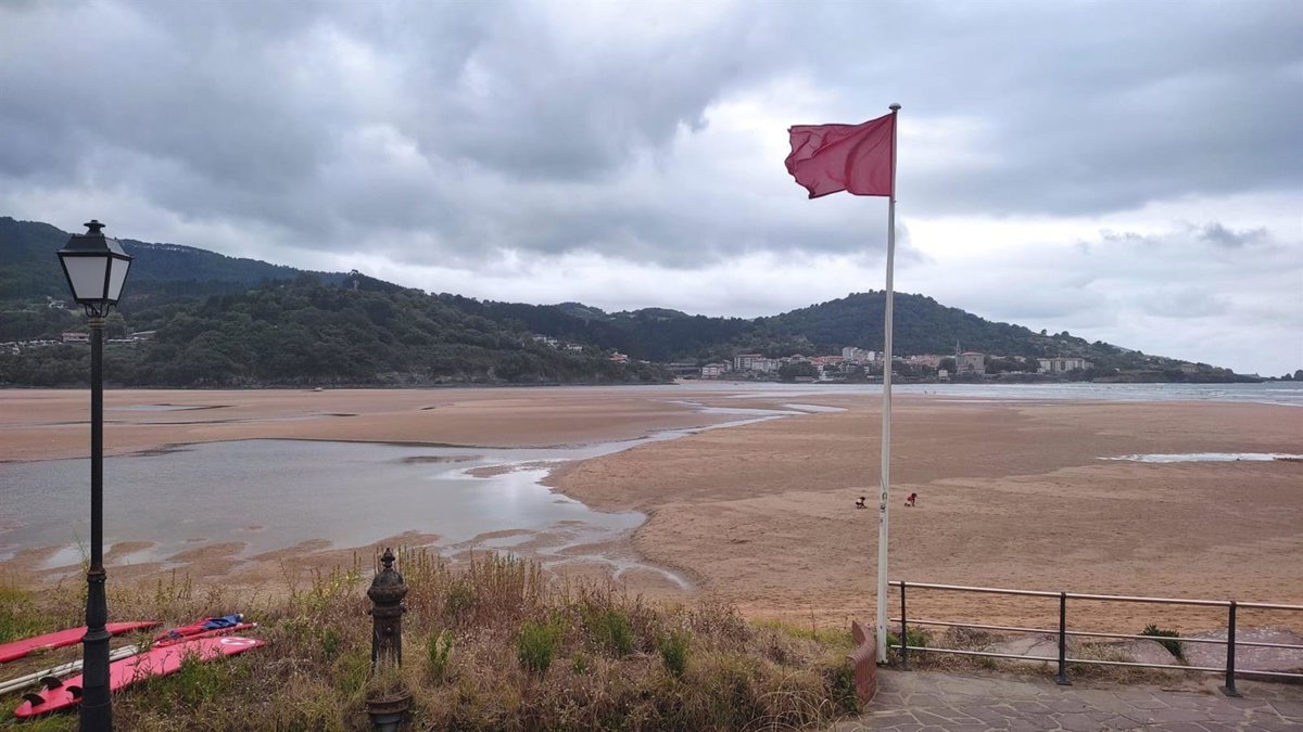 Solo la playa de Toña muestra este viernes bandera roja en Bizkaia