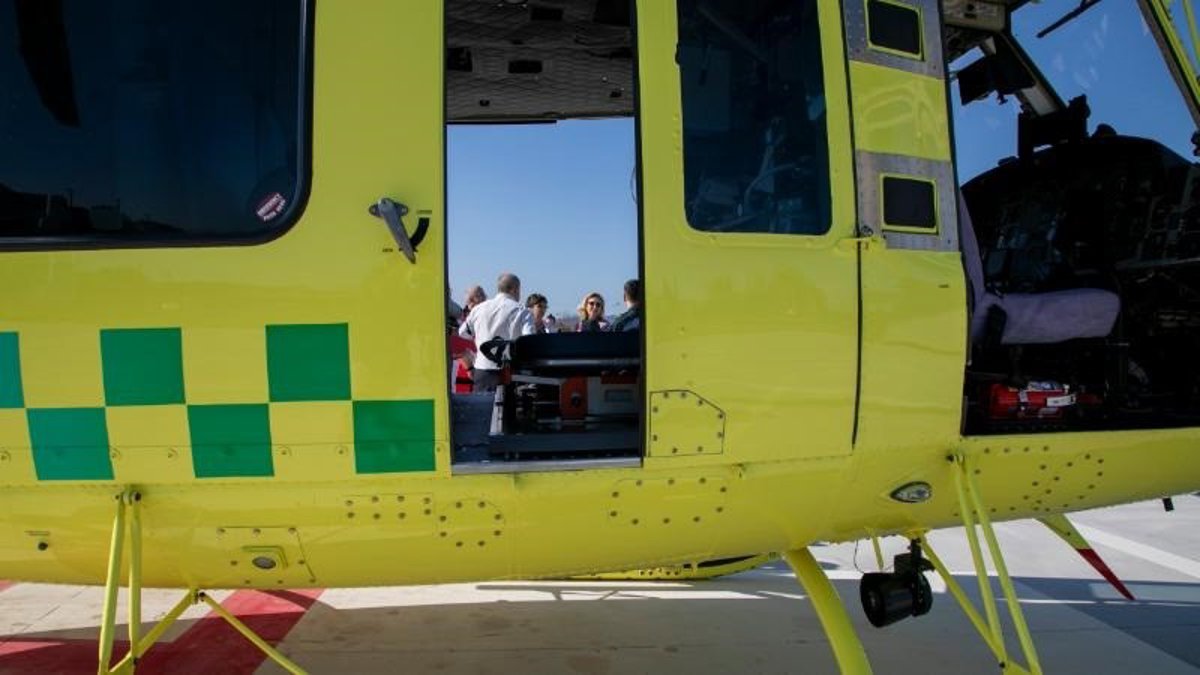 Una mujer es trasladada en helicóptero al San Pedro tras quedar atrapada en un accidente en la
