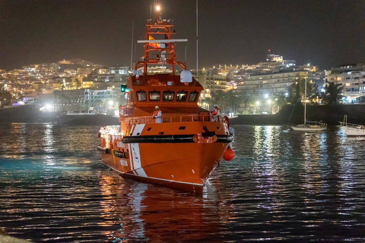 Rescatan a 236 migrantes de un cayuco a 232 millas al sur de Gran Canaria, a la deriva