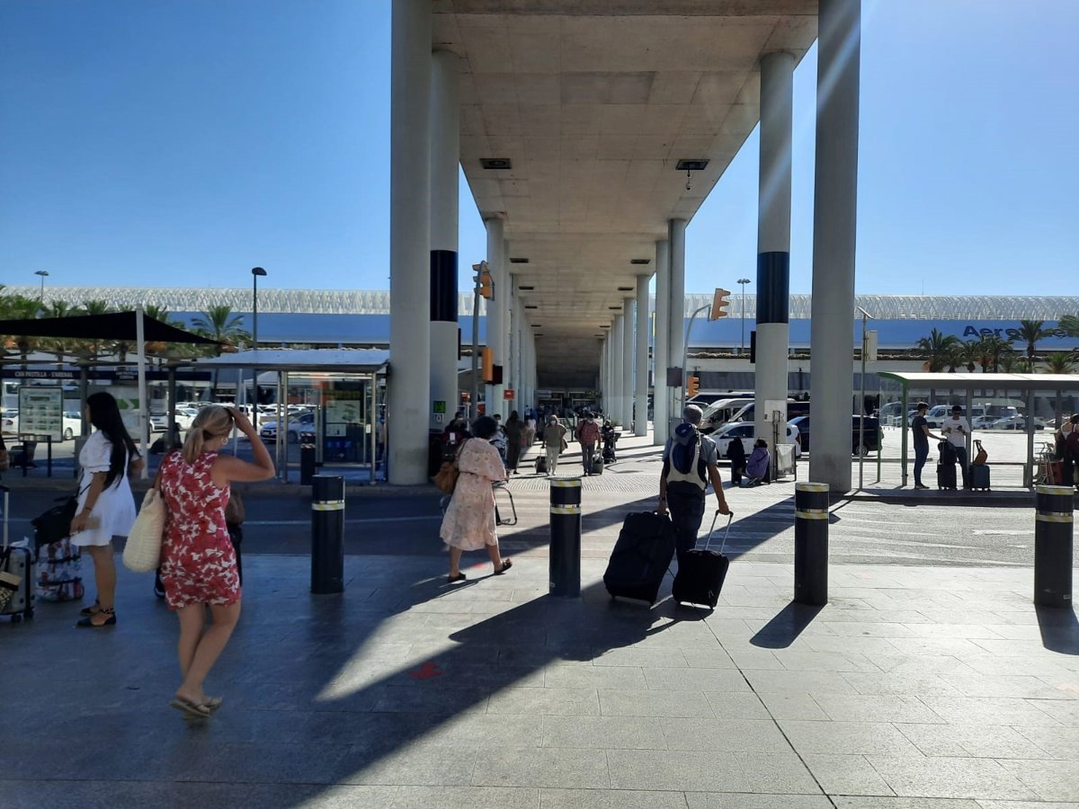 Los aeropuertos de Baleares gestionan este domingo 1.555 operaciones aéreas