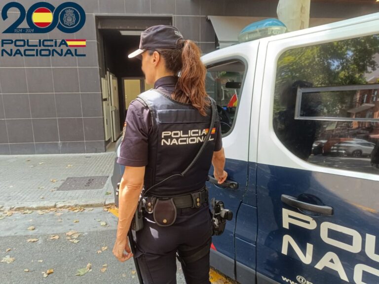 Tres hombres arrestados en Palma por asaltar a un joven en la calle para robarle.