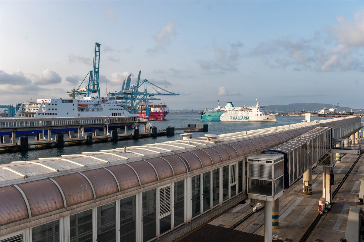 El tráfico de mercancías en los puertos andaluces alcanza los 90 millones de toneladas hasta