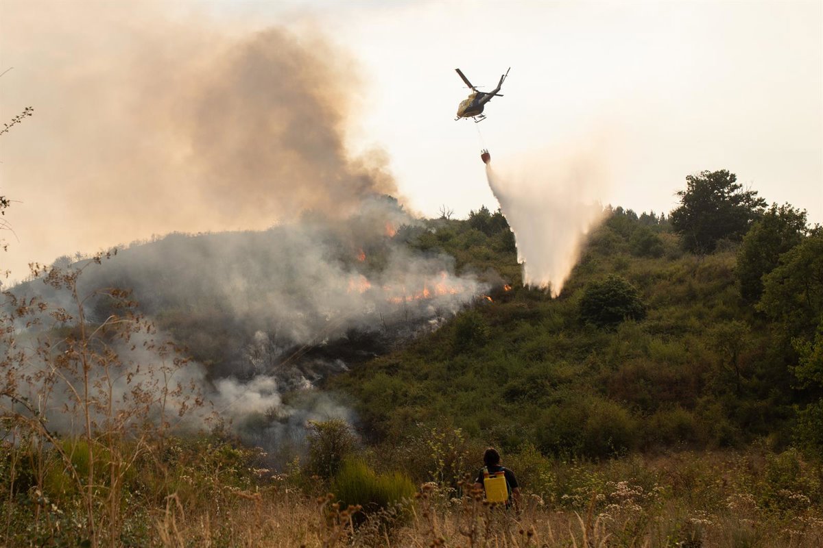 Detenido un hombre de 70 años por provocar un incendio al hacer una hoguera en Molinaseca, León