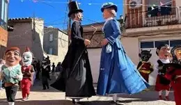 Los gigantes de los Marqueses de Linares recorren el camino de Calatayud a Linares para su desfile