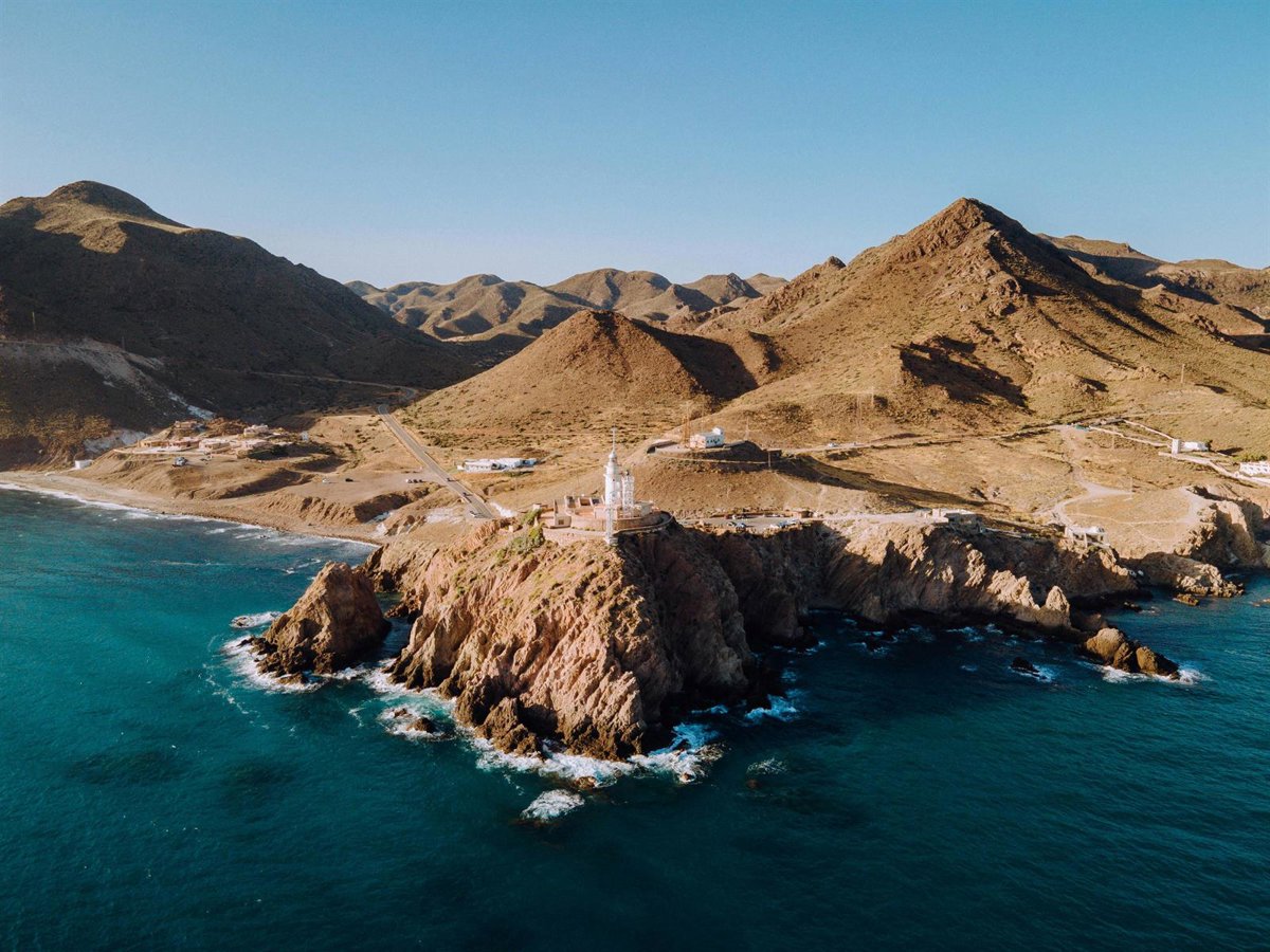 Andalucía alcanza en 2025 la temperatura del agua más alta, con 28,03 grados durante la ola de