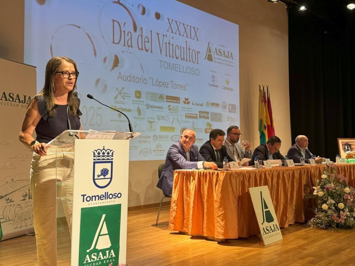 Asaja reconoce a la UCLM con el premio 'Venencia, Ciudad de Tomelloso' en el Día del Viticultor