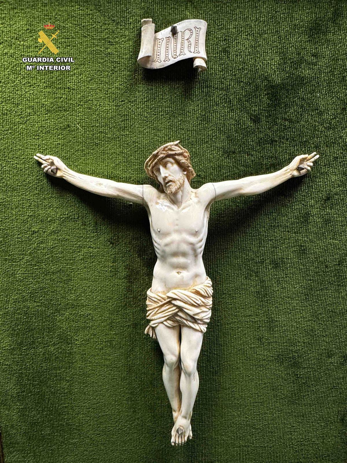 La Guardia Civil frena la comercialización ilegal de objetos religiosos hechos de marfil