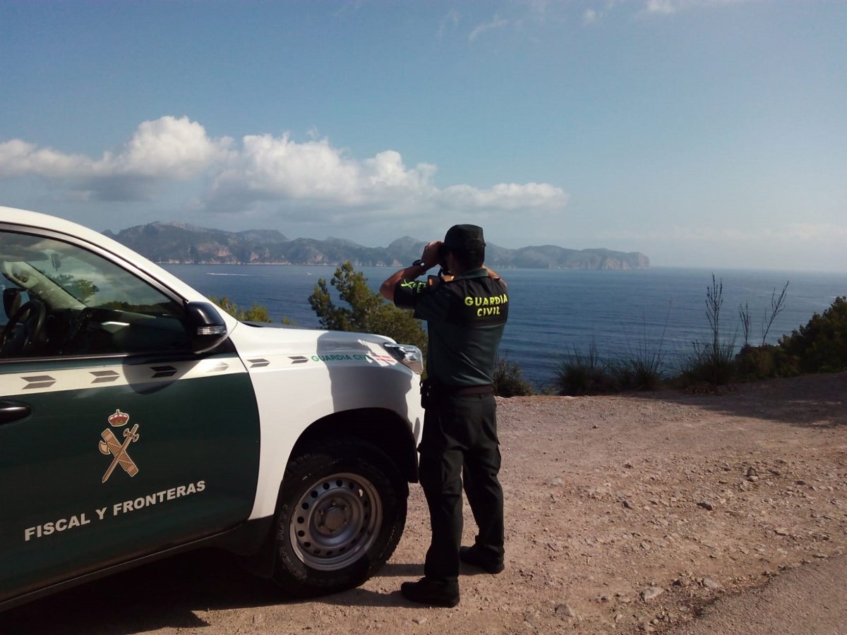La búsqueda de los 15 migrantes desaparecidos en aguas de Baleares continúa activa aunque