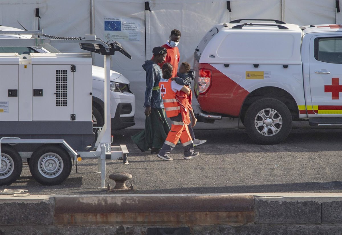 Canarias establece la contingencia migratoria y advertirá a la Fiscalía si no se distribuyen los