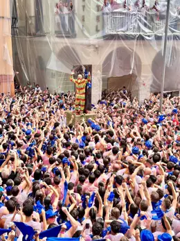 El 'Cipotegato' empieza a llenar de tomates y color las fiestas de San Atilano en Tarazona