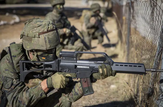 España no contempla reintroducir el servicio militar ante la amenaza rusa, a diferencia de Alemania