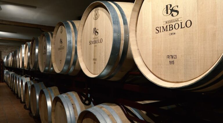 Bodegas Símbolo celebra más de 70 años destacando el valor del trabajo en equipo en el sector